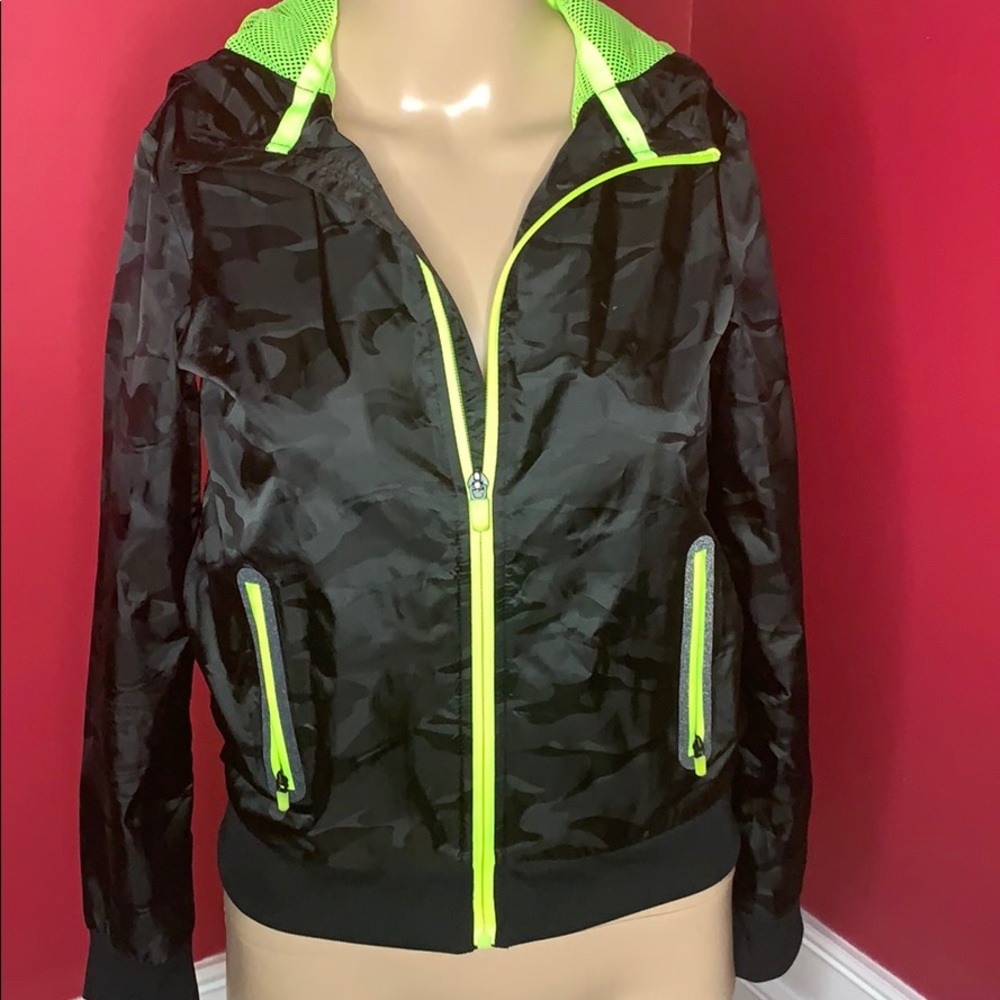 *NEW* Windbreaker